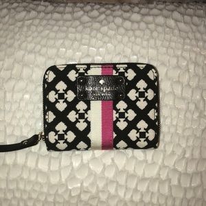 kate spade Bags - Kate spade mini Neda wallet kate spade Bags - Kate spade mini Neda wallet